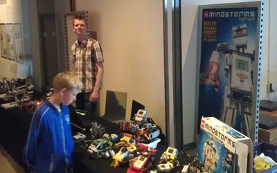 Laurens at the Mindstorms booth